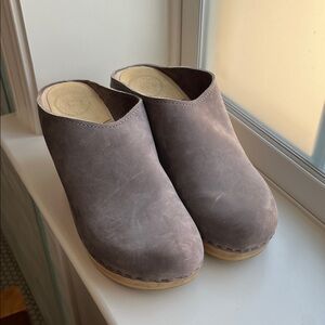 No. 6 New School Grey suede clogs 37